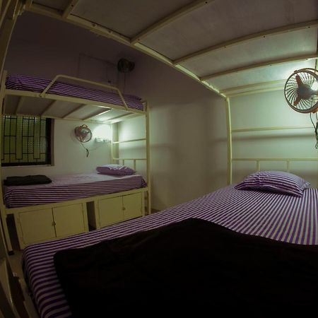 Bonds Hostel Кандолим Экстерьер фото