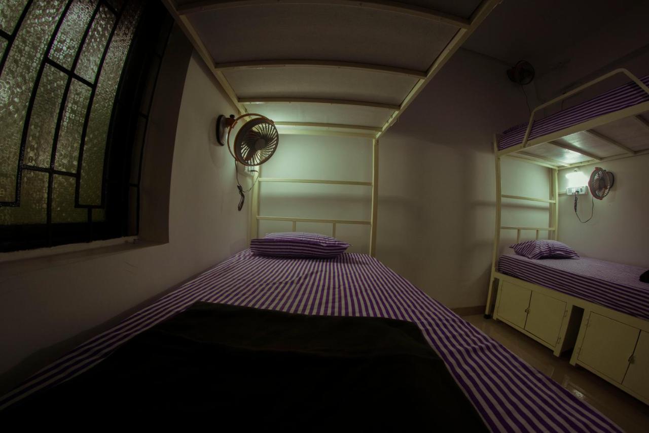Bonds Hostel Кандолим Экстерьер фото