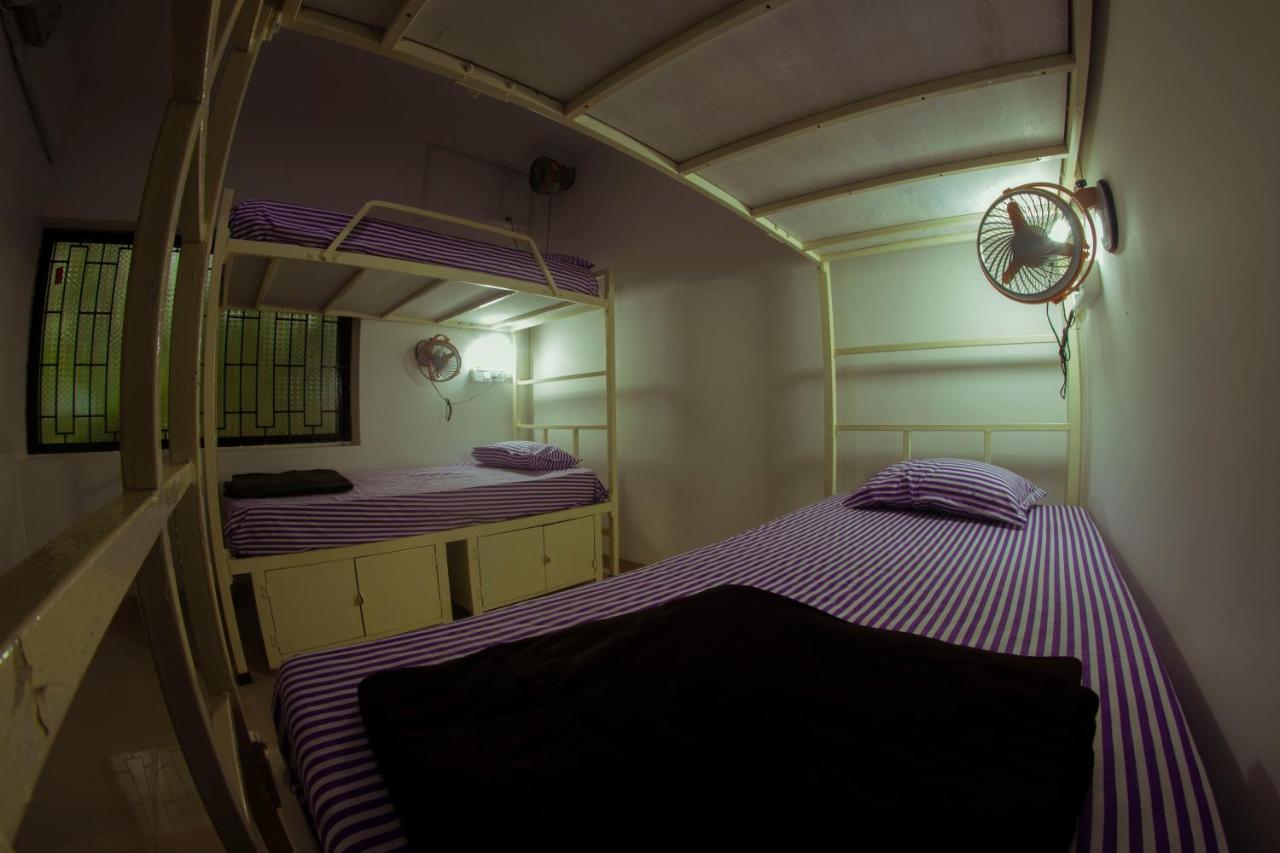 Bonds Hostel Кандолим Экстерьер фото