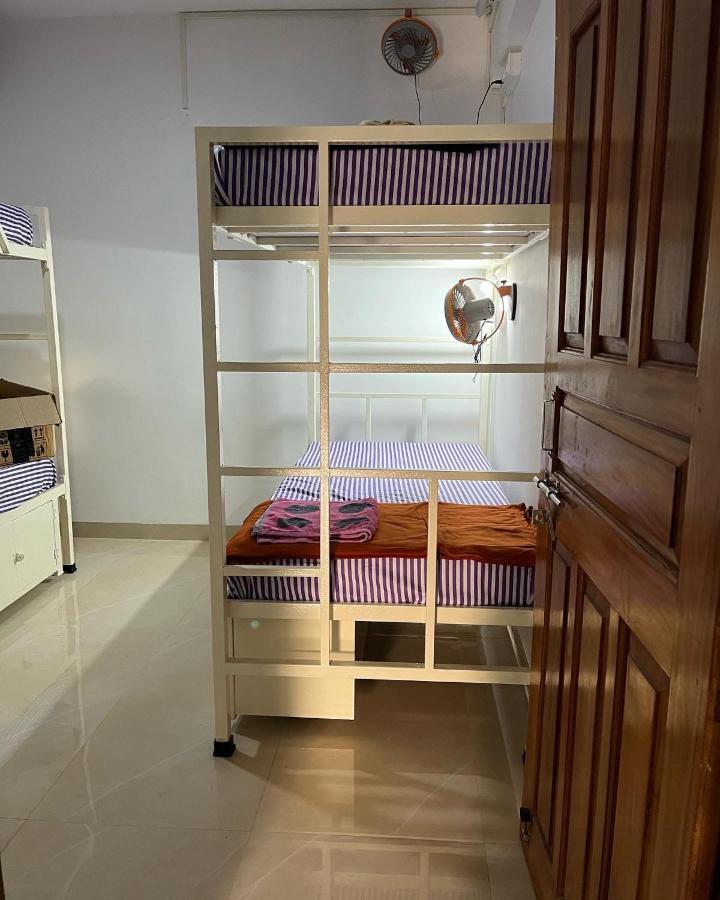 Bonds Hostel Кандолим Экстерьер фото